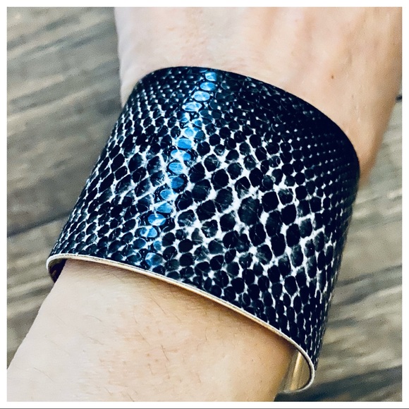 ✨LAST ONES✨Python open cuff bracelet - Picture 5 of 6